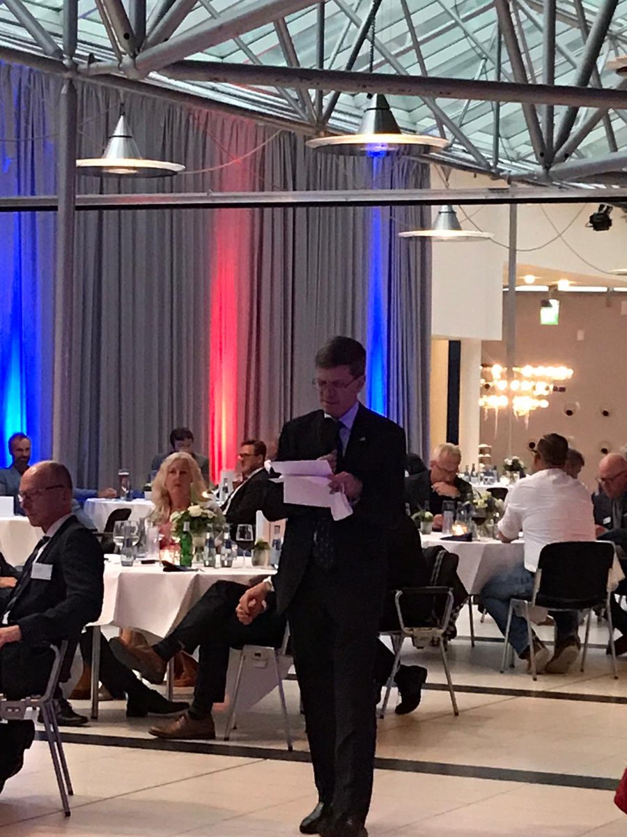 RafeCourageFCDO's tweet photo. Ein ereignisreicher 1. Tag auf der #WINDFORCE2020 geht zu Ende. Dank an @WABWindnetwork, alle Redner &amp; Gäste. Für mich ist #Offshorewind ein herausragendes Beispiel, wie 🇬🇧+🇩🇪 zusammen den Weg in eine bessere Zukunft, zu #NetZero bis 2050, gehen können.#Freundship #GreenRecovery https://t.co/urmxiT75YX