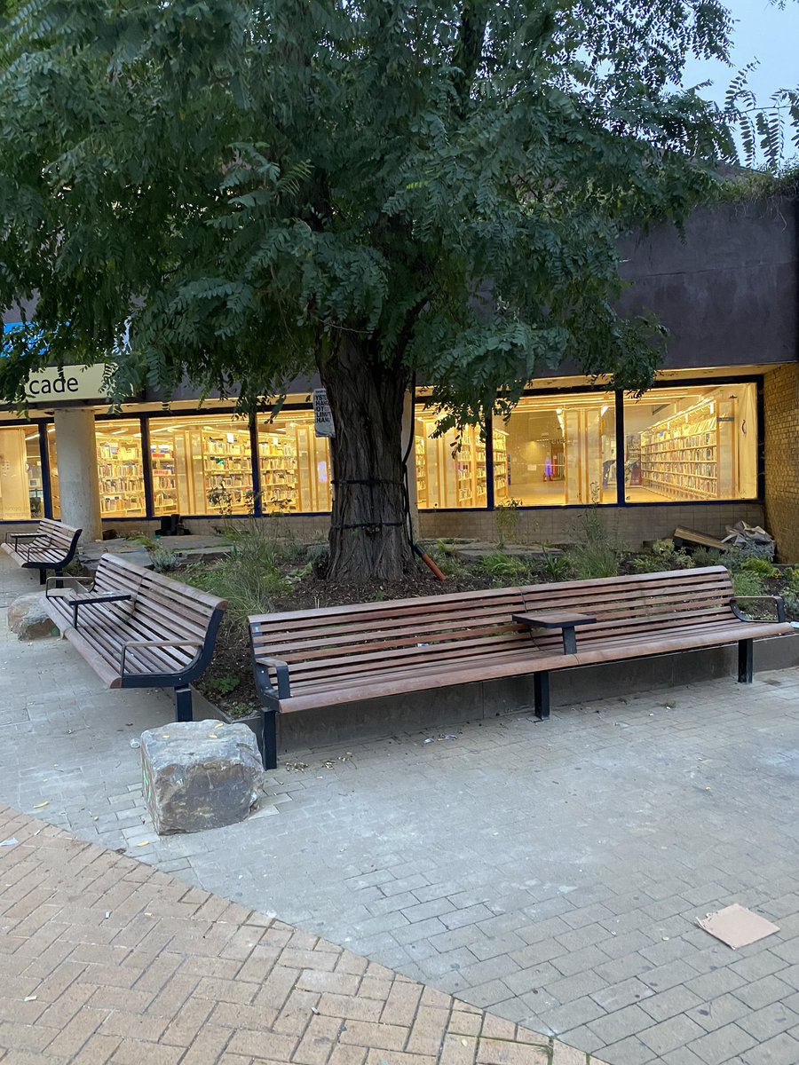 Before and after pictures of Wood Green Library. Public realm community projects are a lot of work but the volunteers make it so worthwhile. Thank you everyone that helped over the past six months in turning an idea into four community gardens 🌱 #LibraryGarden #NationalParkCity