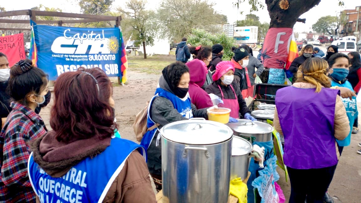 CTAACapital's tweet photo. #SomosEsenciales | Se llevó a cabo la décimo segunda Jornada de Ollas en Barrios y Villas de la Ciudad | Ver nota completa>>> https://t.co/1S2s3G6TgE #BuenJueves https://t.co/AnKghzEcIC