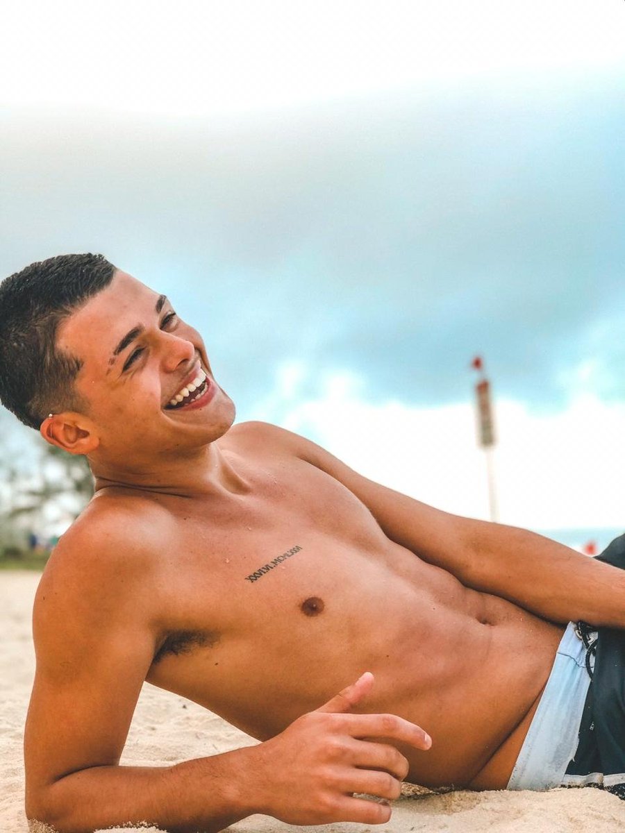 matheuskhaa's tweet photo. Até espontâneo eu sou lindo😋😍 https://t.co/3CPHDk7W1f