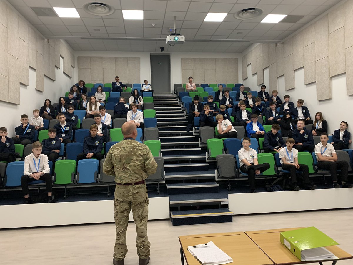 DeptHT_MrV's tweet photo. Great to promote some of the enrichment opportunities available at @UTCWarrington. Student receiving information about the Cadets. Thanks for the support from @ctt_nw in delivering an assembly. @ColCadetsHQNW @UtcwCcf @CCFcadets #leadership #resilience https://t.co/8wqRdbTzzk