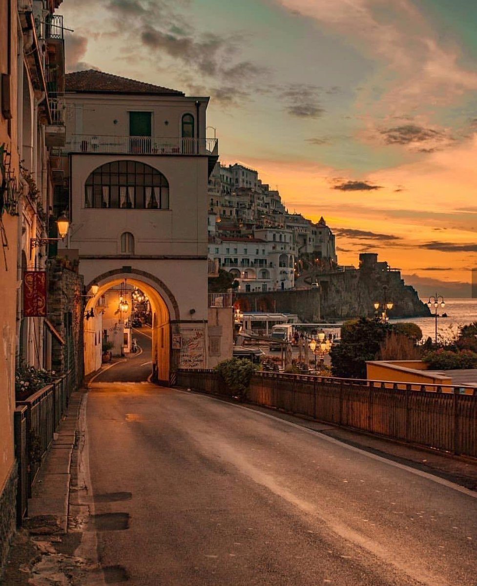tmbIrpics's tweet photo. Amalfi in sunset 🌅 https://t.co/colo1sil9l