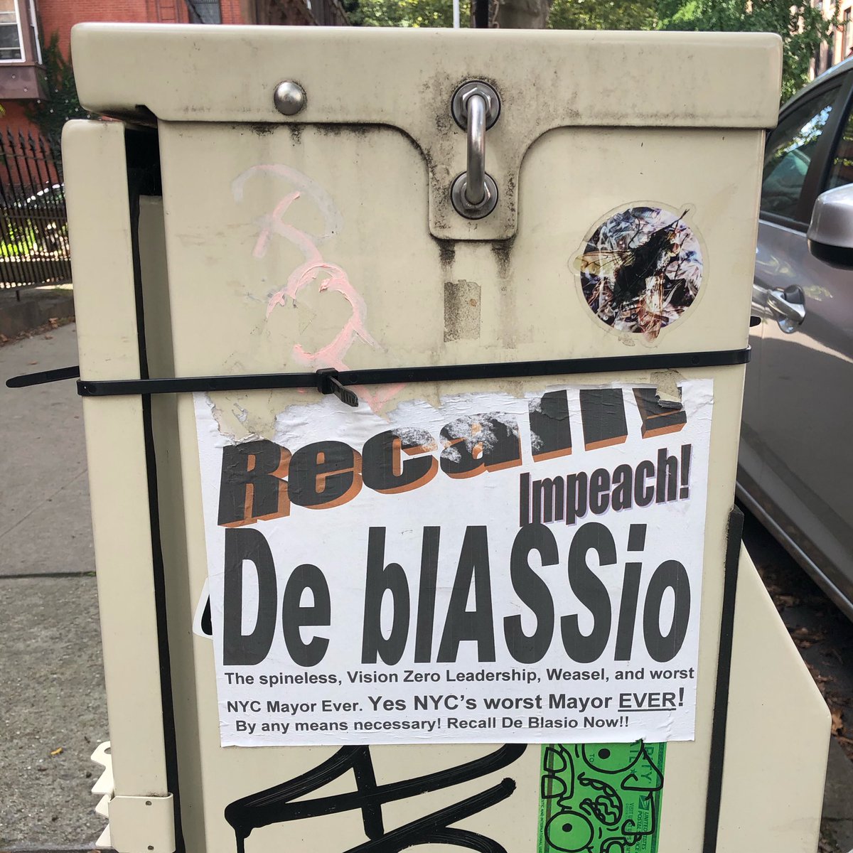 EvelineChao's tweet photo. This sticker is how I learned about the nickname #deblassio. Gotta love NYC politics. https://t.co/CObXnu0kUj