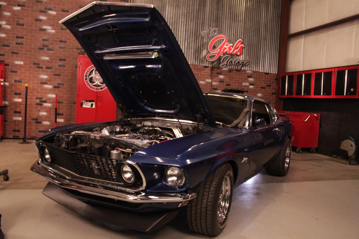 MMFFmagazine's tweet photo. Binge all of your favorite episodes of All Girls Garage NOW on the MotorTrend App >> https://t.co/IgweiWFMy5 https://t.co/qJR24eEzhn