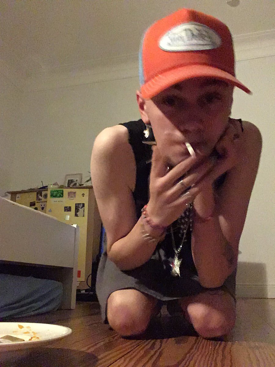 back0ncrack's tweet photo. it’s britney bitch🇦🇱🙈🦶🏽 https://t.co/LloRf5sno4