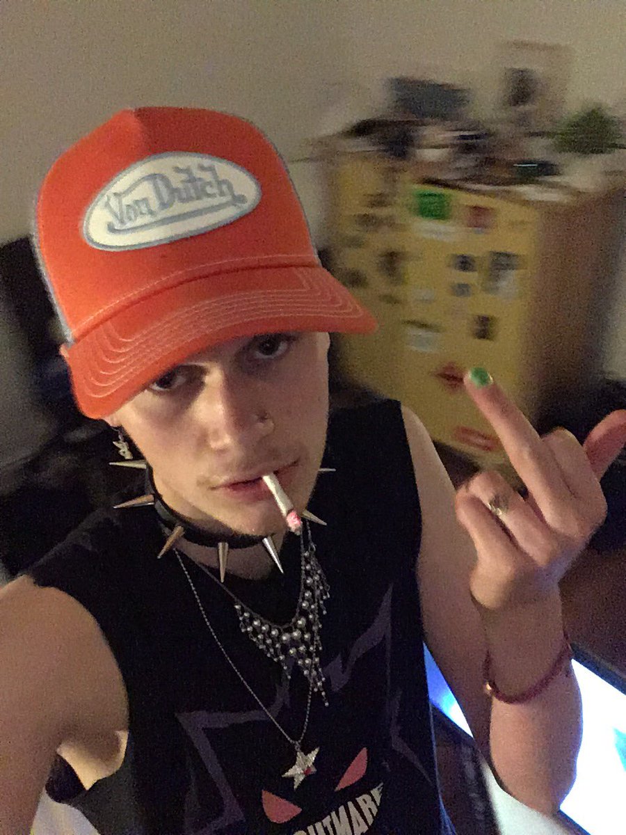 back0ncrack's tweet photo. it’s britney bitch🇦🇱🙈🦶🏽 https://t.co/LloRf5sno4