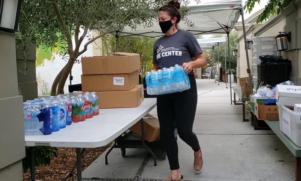 Shout out to @Storiesfront on #ThankfulThursday for the critical donation of water! Clean water is a basic human need yet it is not accessible for our neighbors with no home. No kitchen. No faucet. So THANK YOU #StoriesFromTheFrontlines! #water #WaterIsLife #costco #stayhydrated