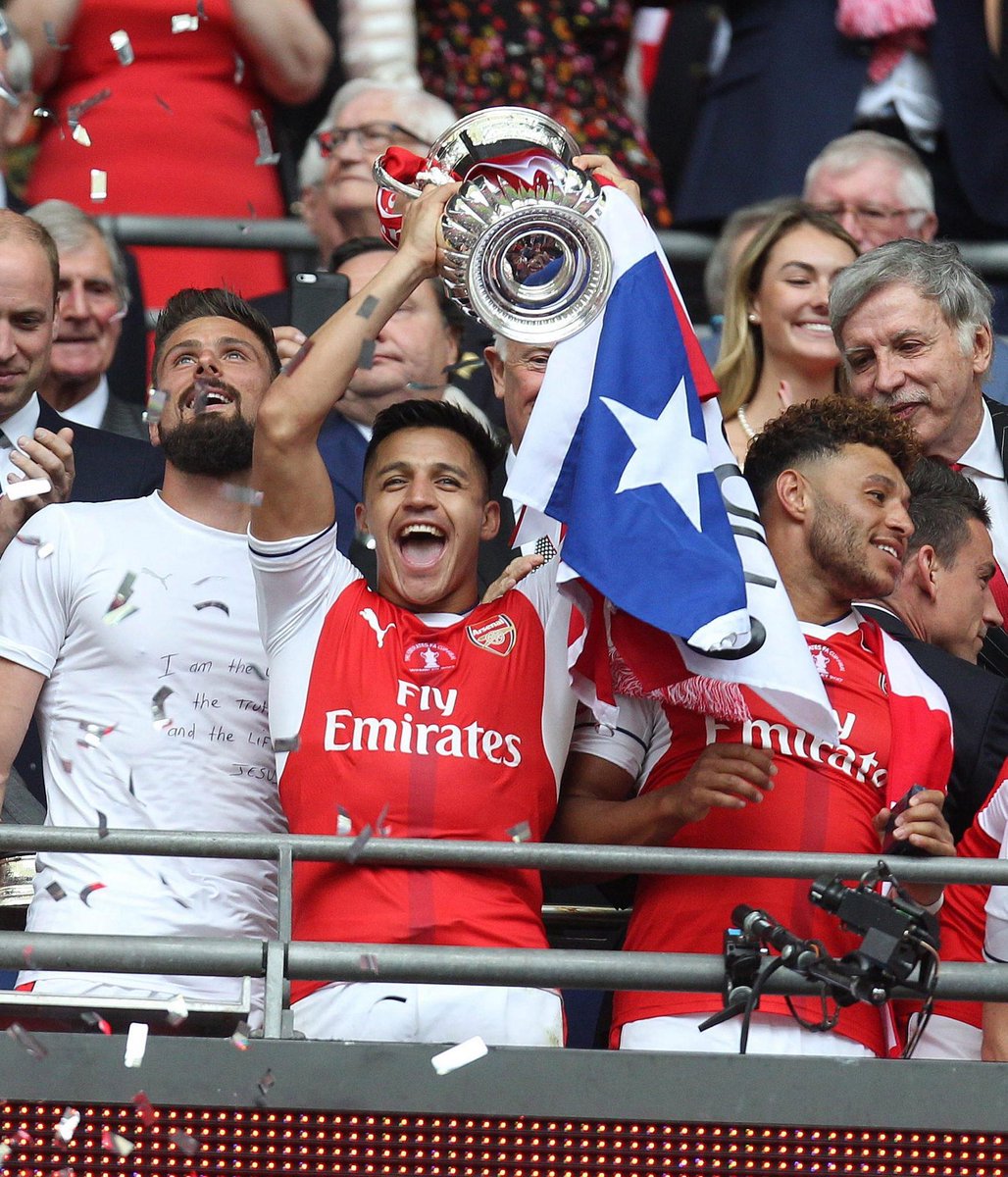 Throwback Arsenal tweet media