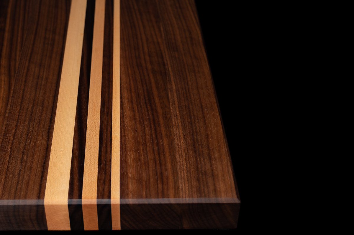 Scoppa_Cabana's tweet photo. This stunning walnut and maple edge grain cutting board is now available on our website!
https://t.co/gw8xpxKOQc
#woodworking #cuttingboard #edgegraincuttingboard #maple #walnut #kitchen #chopping #foodsafe #globalknives #vedgetables #garden #food #nikonphotography https://t.co/4yDtB4Wy4O
