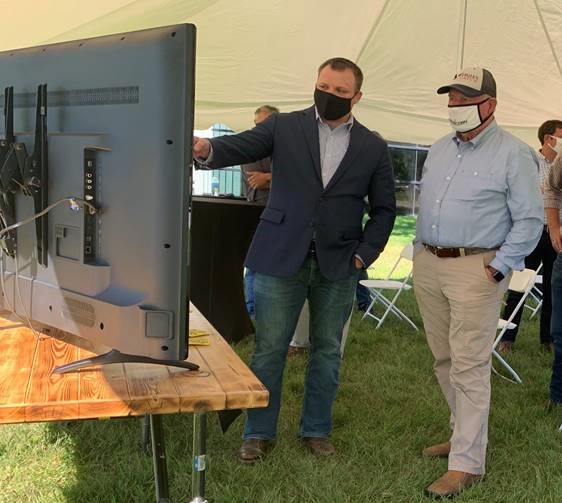 Zoetis's tweet photo. We spoke with @SecretarySonny and other government leaders about the importance of digital technologies and data analytics like @PerformanceBeef for #livestock producers and why enhanced #ruralbroadband is essential for agriculture transformation. https://t.co/3ZFfBSwIie https://t.co/gzpMqaQ0pK
