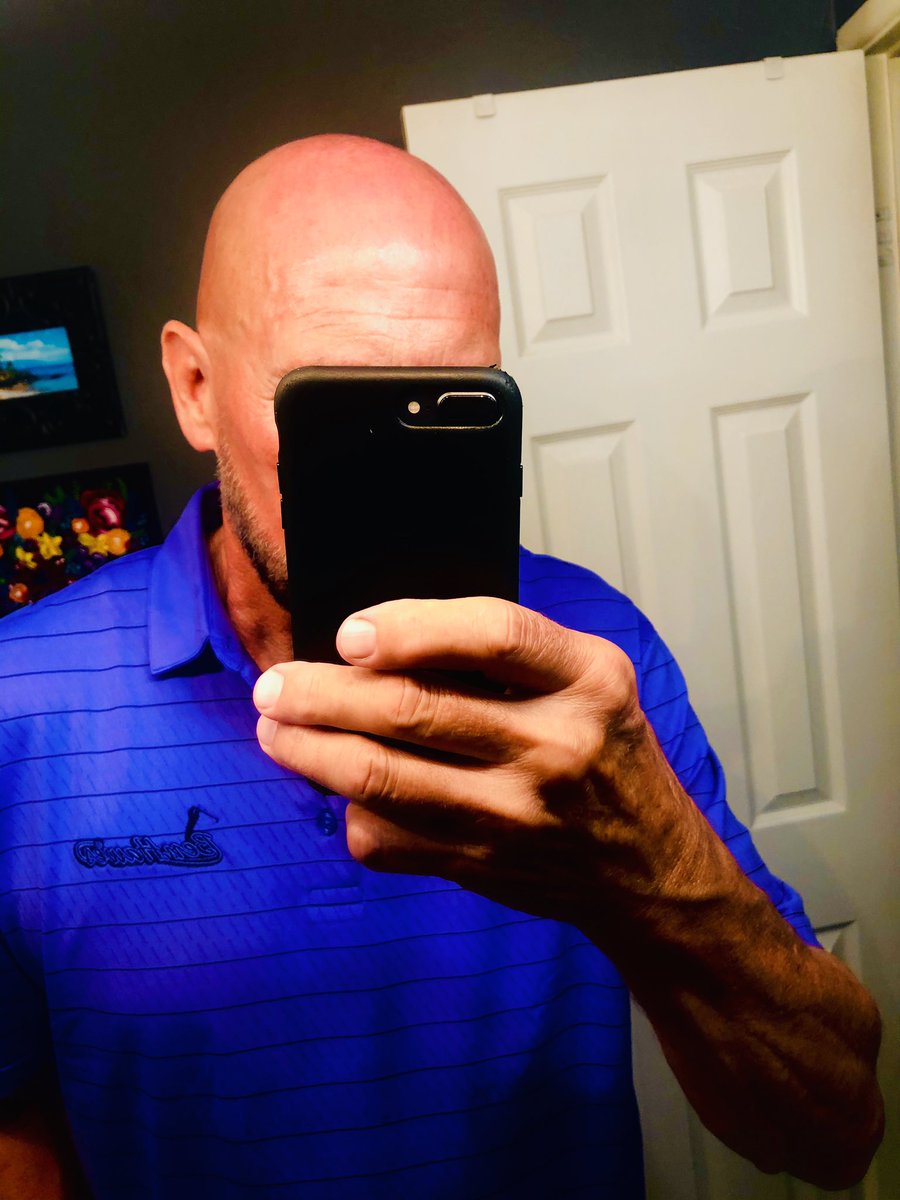richie__07's tweet photo. Mercy my golf addiction is back in full bloom ! 😩 I also forgot tho , how easy it is for me to take my hat off when I’m on the green ! #offandon #sweatysunscreen #hothothot #aloe 🥵 https://t.co/w0sWPy6c6g