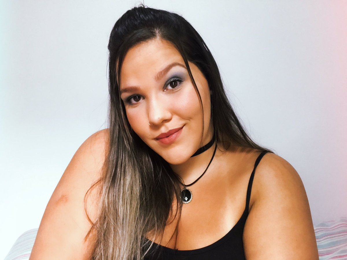 roodriguesfe's tweet photo. - Brilha sem medo menina . A luz que te ilumina vem lá de cima. ✨
.
.
.
.
#riodejaneiro #garotacarioca #makeazul #makeup #basiquinha https://t.co/ZFKBwVurpZ