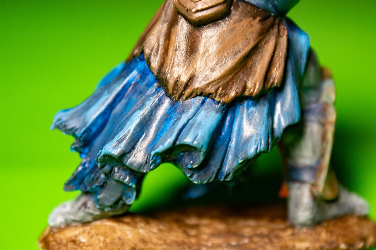 TooMiniOwlbears's tweet photo. I finished painting my 77163 Reaper Storm Giant and 77162 Yephima Cloud Giant and colored them as a "matching set". I've been painting for 2 months now and these guys were my attempt at detail work, color theory, and wet blending. Storm giant below #RconShowcase2020 https://t.co/N01m4D5HUE