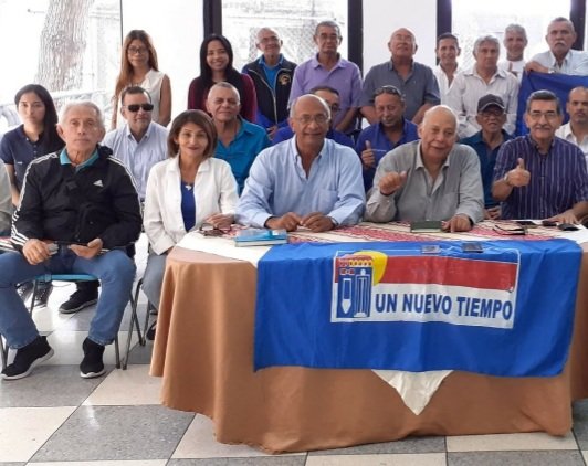 JoseLuisGChely's tweet photo. #3Sept Unt ratifica el camino unitario fijado por 27 org. políticas que apoyan a @jguaido. Quien piense diferente tiene el camino libre expreso @LenchoM en @_UNT_Lara. Apoyados por la comunidad internacional y por la mayoria de las organizaciones lucharemos por la libertad https://t.co/yjpqom30MZ