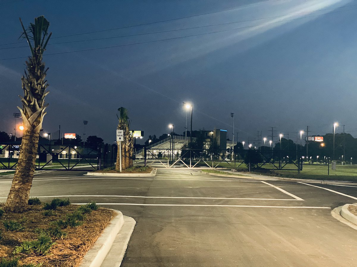 The students of North Charleston deserved this! “Not-Quite-Friday” Night Lights!!!💥🏈🌌<a href="/1perlmutter/">Jacob Perlmutter</a> <a href="/ZMSLightning/">Jerry Zucker Middle School</a>