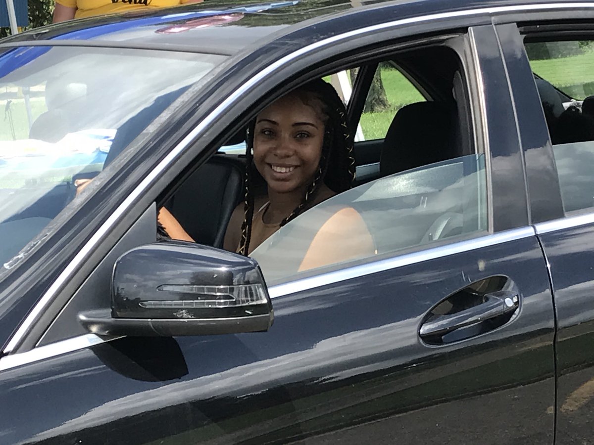 shayla_holeman's tweet photo. Grateful to the staff for braving the humid weather for our Drive Up: Operation Meet the Staff Event!  We are connecting and leading with love.  Job well done Overby-Sheppard!  #HiveNationStrong ⁦@RPS_Schools⁩ ⁦@JasonKamras⁩ ⁦@OverbyES⁩ ⁦@OSESFIFTHGRADE⁩ https://t.co/4ylFQ5GNkD
