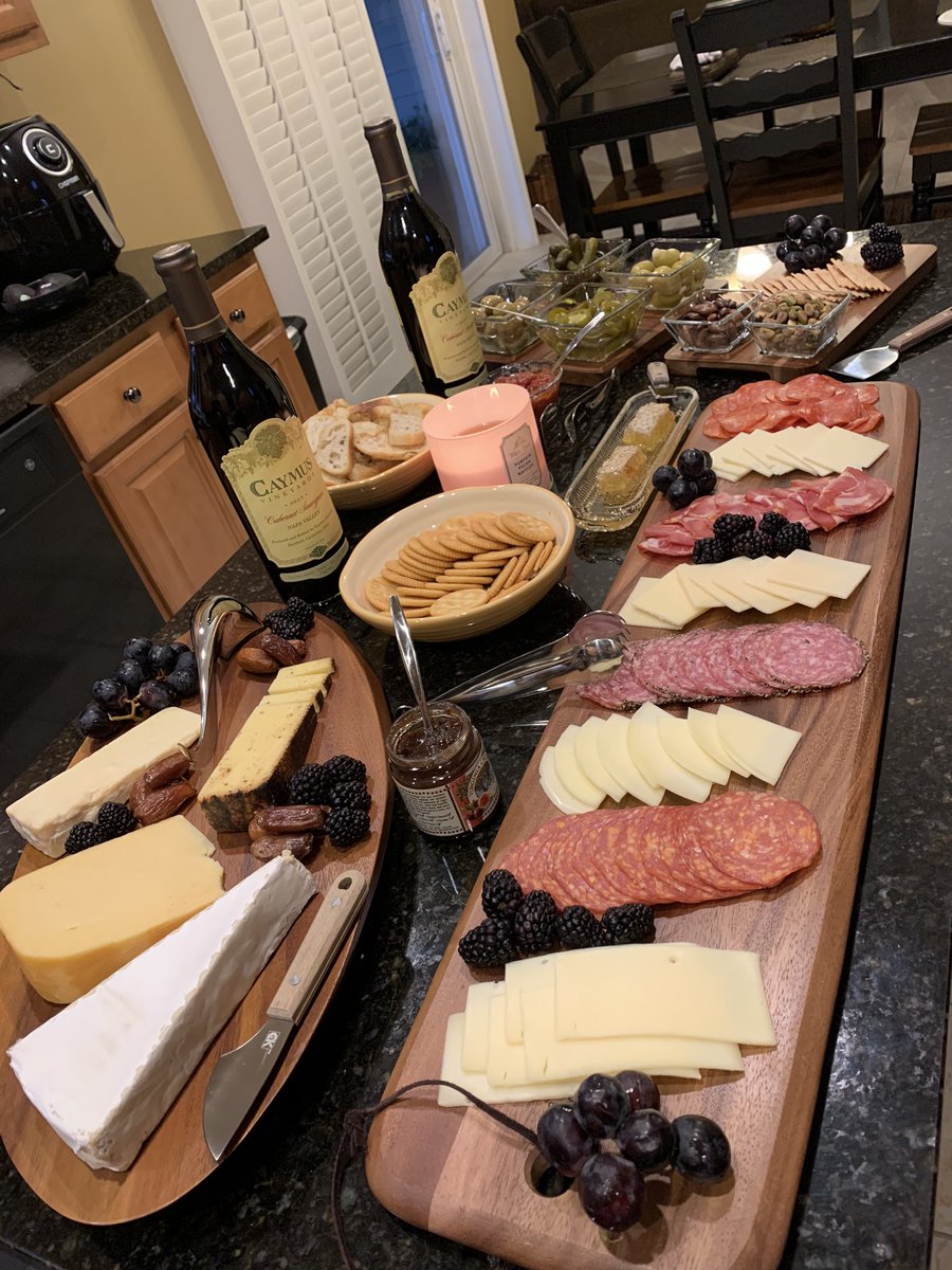 thdShannon's tweet photo. Cheese boards for the studio crew tonight! #PrettyCheese https://t.co/JqEecOTJZK