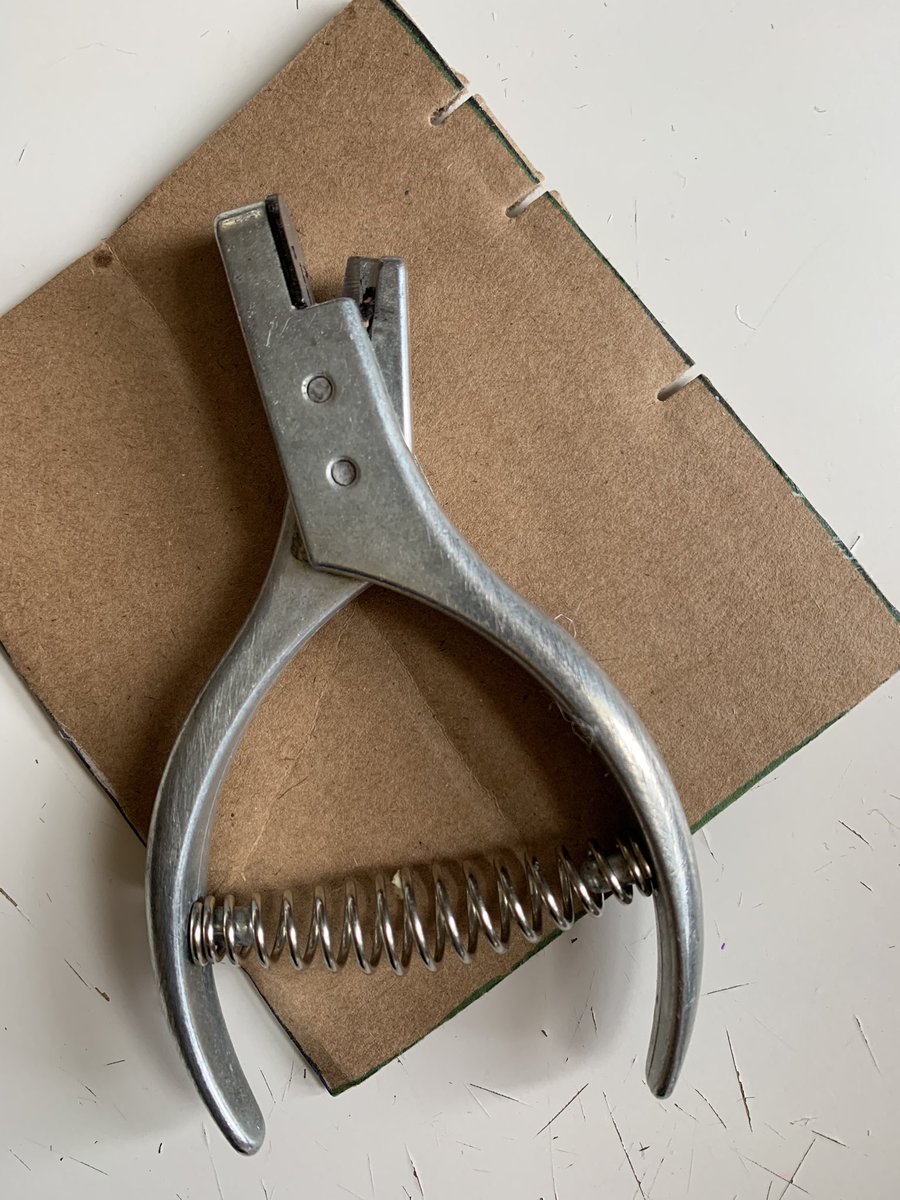 corgilope's tweet photo. @ThatsFurredUp Pattern notcher and locking forceps!

The notcher is just a time saver and the forceps are for when I need to get into a small place or a needle is giving me a hard time https://t.co/6j5E483yyO