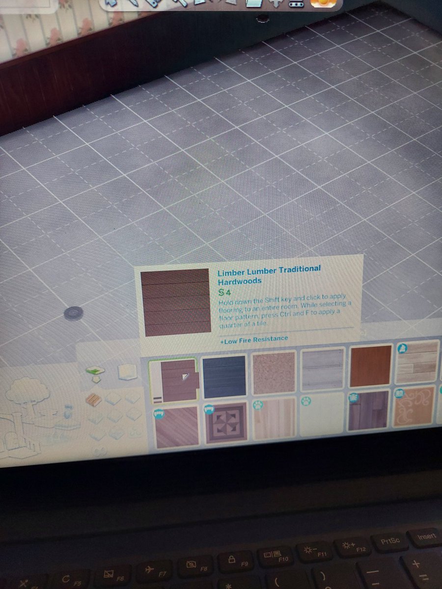 BCunningswine's tweet photo. Is anyone else having issues with placing down flooring since the update?? @TheSims #sims4 #updatebugs https://t.co/oaOt25plvN