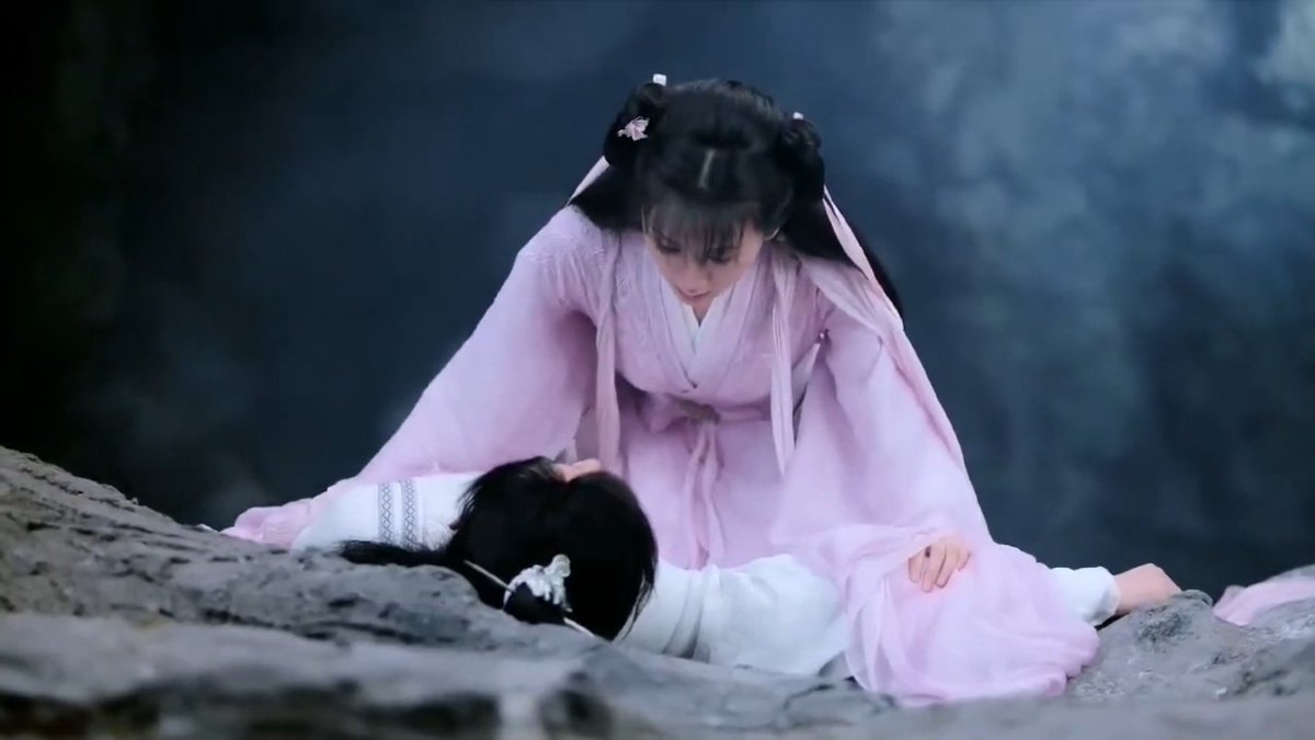 Sifeng entered Shaoyang sect secret realm to save his pet with Xuanji help. The dragon torch was on the watch. Xuanji came to his rescue but he got hurt. She then removed his mask (it's against Lize palace's rules, to check on his wound. #Episode1  #LoveAndRedemption