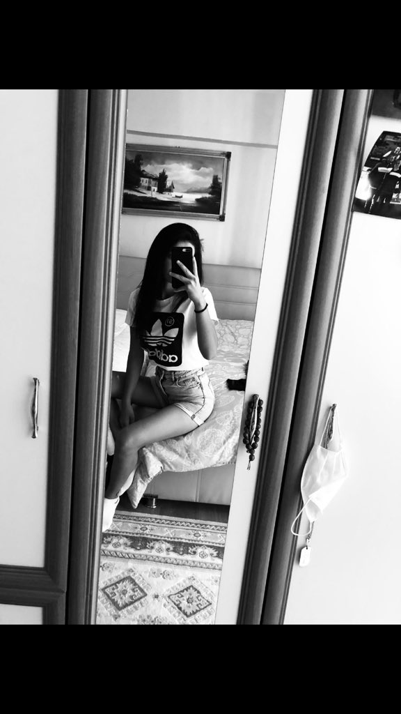 Sürekli eksik olan,Bir süre sonra gerekli de olmuyor.🥀✨