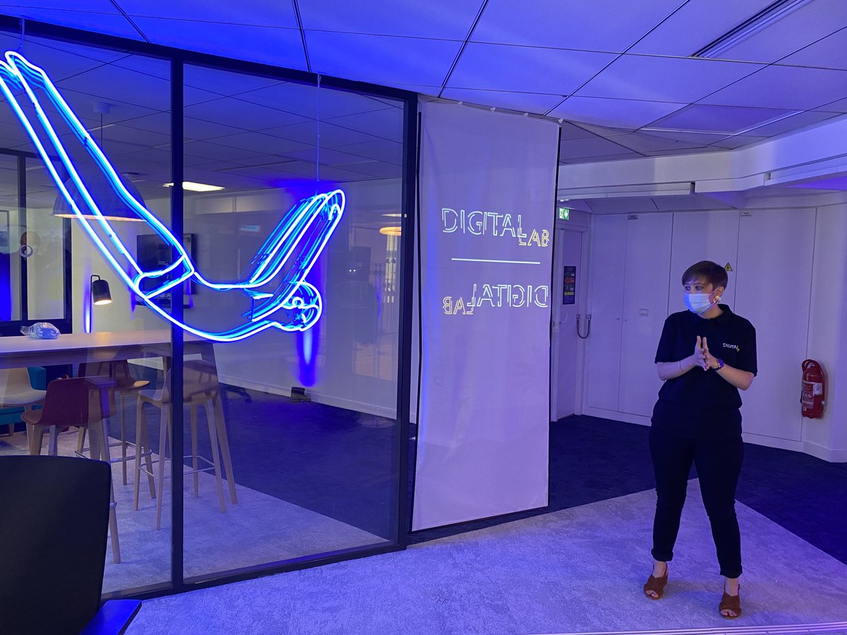 E_Brachlianoff's tweet photo. Super happy about my visit today at our new #digital lab in St Maurice. #innovation in action https://t.co/nYJGpwBCxn