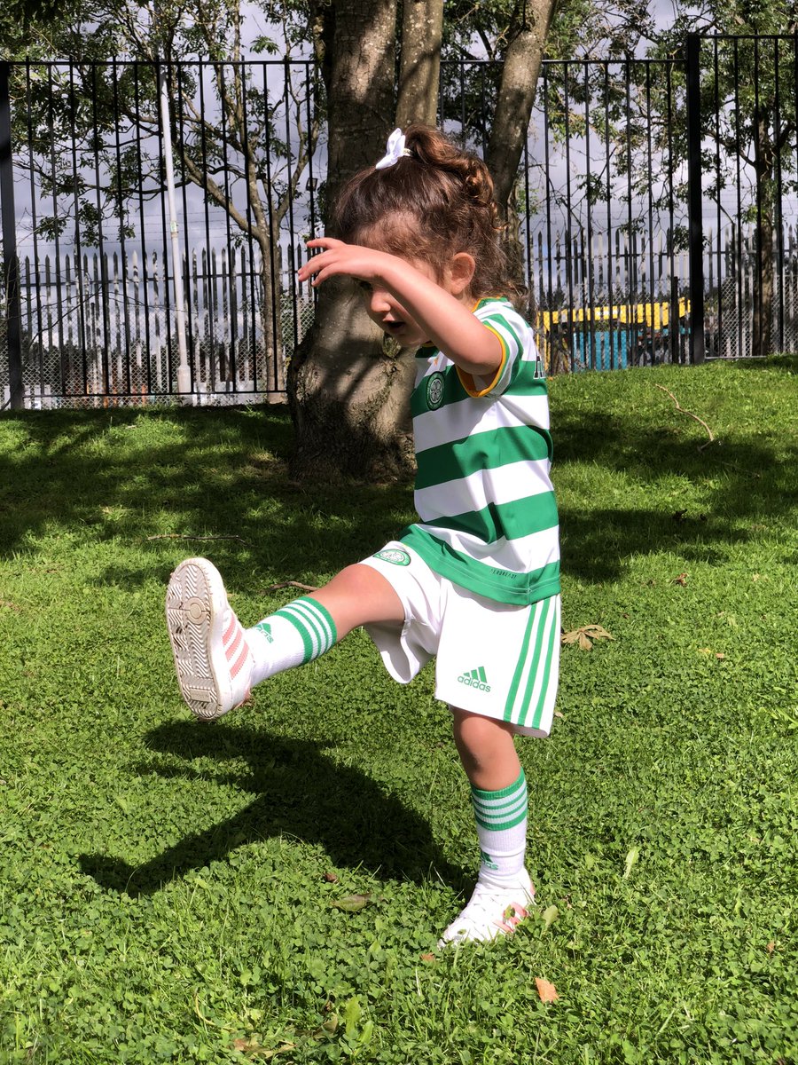 StrikeTheMike's tweet photo. The next generation! #Celtic 💚 https://t.co/IeHefKVOdo
