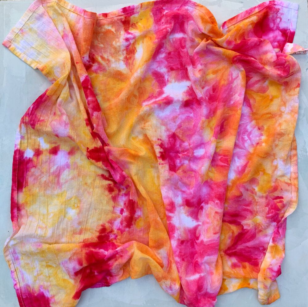 DesignConfetti's tweet image. Today we're sharing a pretty ice dye tutorial on the blog! Head over to see why we're such fans of this modern version of tie-dye and see what surprising thing happens when the colors hit the ice
buff.ly/31W2VBe