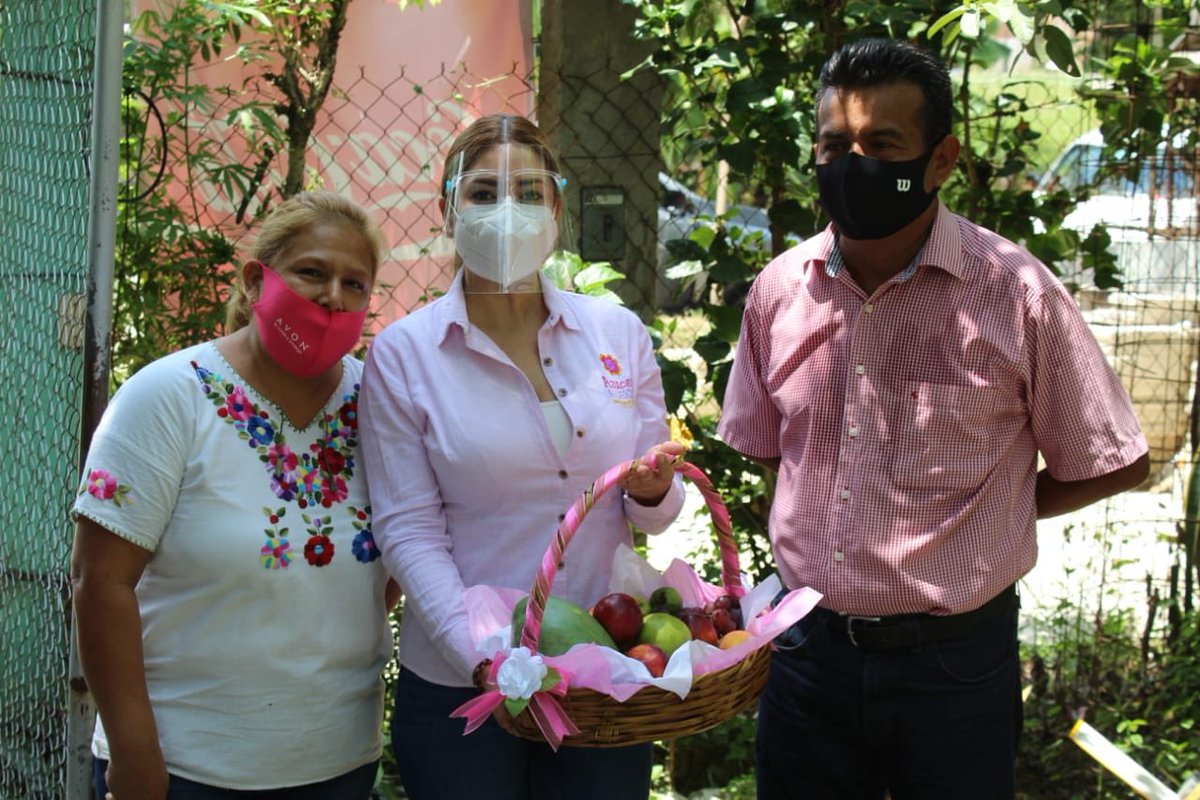 DipAzucenaR's tweet photo. Hoy tuve el gusto de visitar la comunidad de la Isla con el Sub #AgenteMunicipal, Rodrigo Bernabé Mendez para platicar con la gente, conocer sus necesidades y entregarles material para pozos públicos💯🙋♀️. ¡Gracias por la confianza y por recibirme tan calurosamente! #MujerPRD 🌸 https://t.co/K8aqJ6nk0w