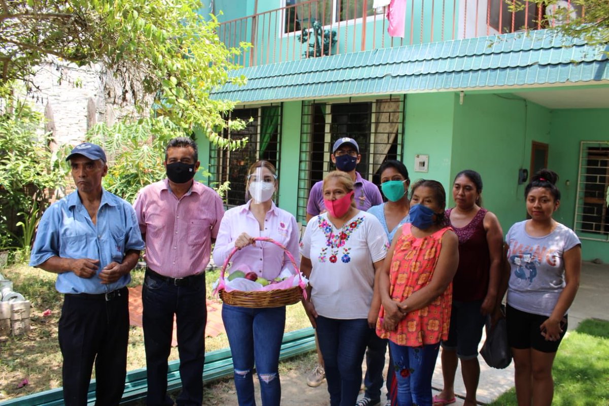 DipAzucenaR's tweet photo. Hoy tuve el gusto de visitar la comunidad de la Isla con el Sub #AgenteMunicipal, Rodrigo Bernabé Mendez para platicar con la gente, conocer sus necesidades y entregarles material para pozos públicos💯🙋♀️. ¡Gracias por la confianza y por recibirme tan calurosamente! #MujerPRD 🌸 https://t.co/K8aqJ6nk0w