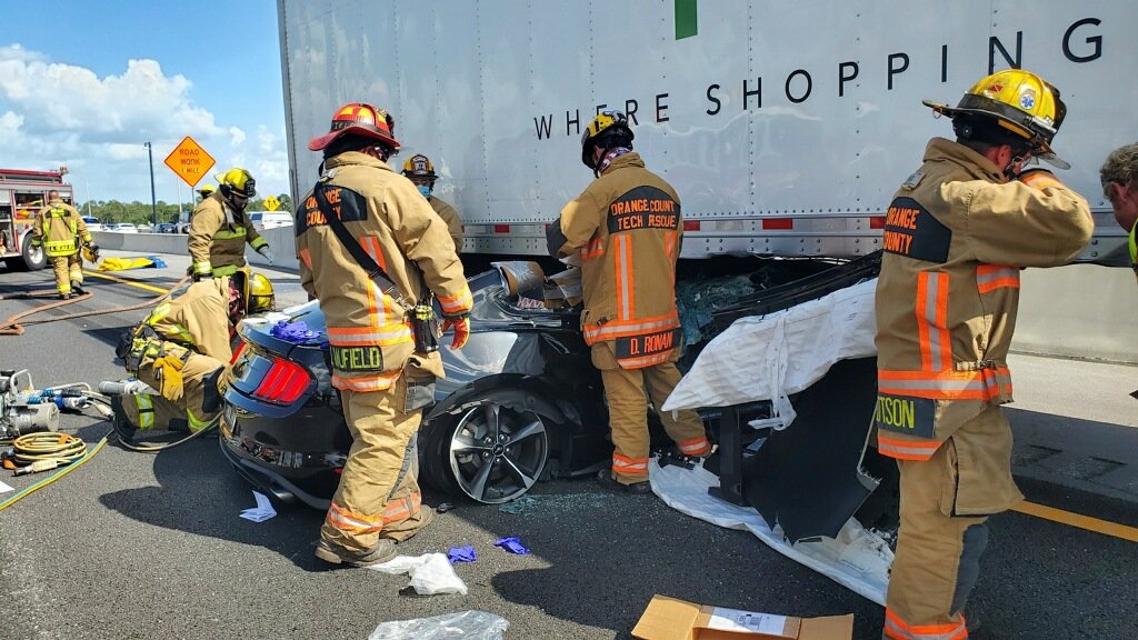 OCFireRescue's tweet photo. #Crash 9 W Beachline. All lanes of 528 Westbound shutdown. Car vs Semi. One female patient transported to ORMC as a trauma alert. @FHPOrlando on scene. https://t.co/gLPZmp9A8o