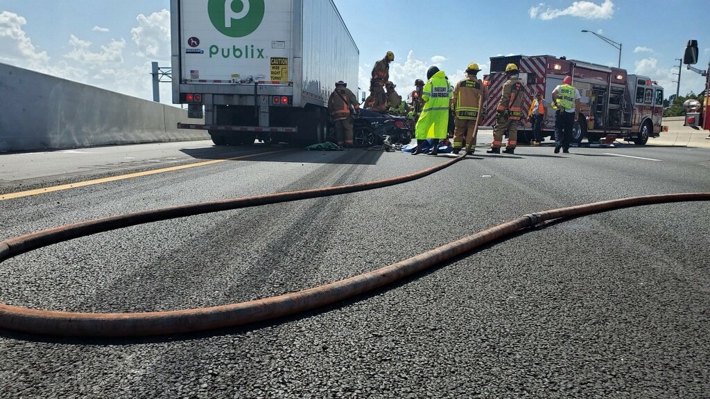 OCFireRescue's tweet photo. #Crash 9 W Beachline. All lanes of 528 Westbound shutdown. Car vs Semi. One female patient transported to ORMC as a trauma alert. @FHPOrlando on scene. https://t.co/gLPZmp9A8o