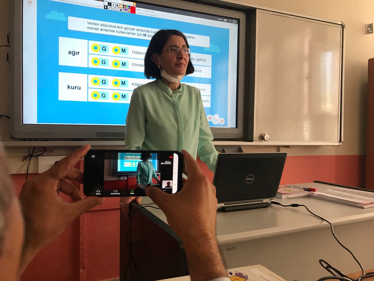 Okulumuzda canlı derslerimiz özverili ve düzenli şekilde yapılmaya başlanmıştır. Emektar öğretmenlerimiz sabah 08.30 da canlı dersinin başında görevine hazır. Öğrencilerimize ulaşabilmenin mutluluğu içerisindeyiz. <a href="/mus_eba/">MuşEBA</a> <a href="/tcmeb/">Millî Eğitim Bakanlığı</a> <a href="/ziyaselcuk/">Ziya Selçuk</a> <a href="/MusMilliEgitim1/">Muş İl Millî Eğitim Müdürlüğü</a> <a href="/EnverkV/">Enver KIVANÇ</a>