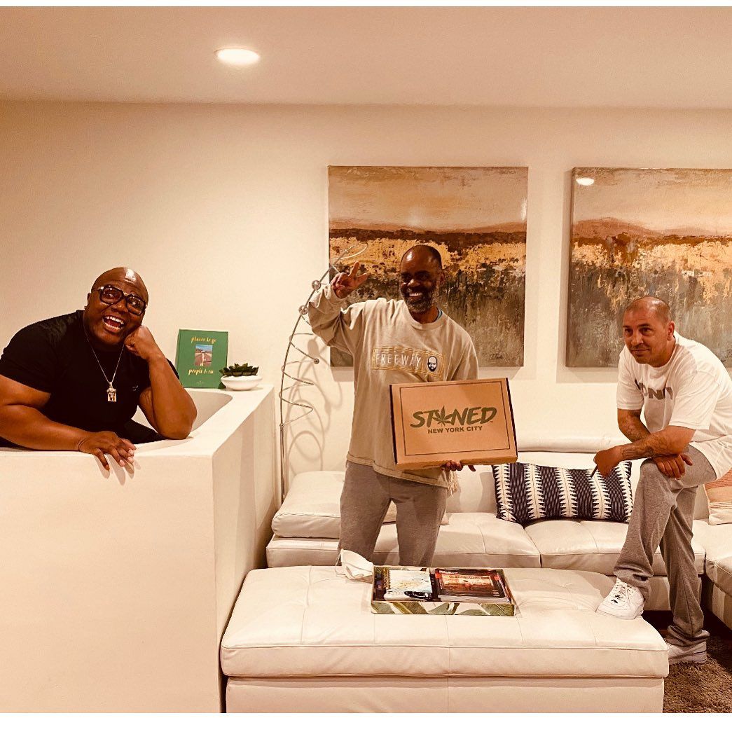 realpizzapusha's tweet photo. GAME OVER‼️ #freewayricky and #pizzapusha 👨🍳 partner up ✍🏼 to bring ST🍁NED🍕to the state of California. 👀🍿 🎥 Thank you @jackthriller for making the meeting possible. 🏆 #freewayricky #pizzapusha #jackthrillerforpresident https://t.co/B48IrRLHs8