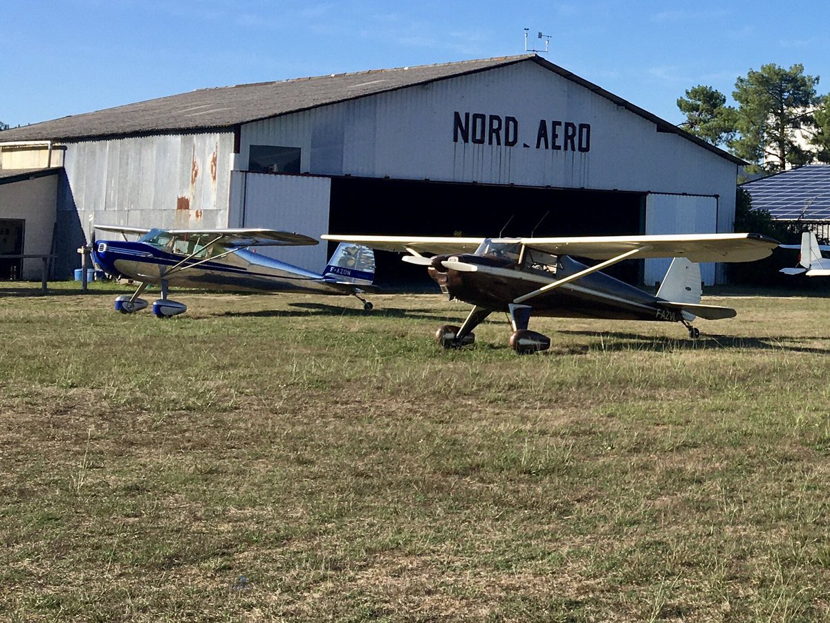 jmesure33's tweet photo. Étape à #RionDesLandes @LesLandes40 et Surprise : un #Cessna140 et #Luscombe8A côte à côte. Les faux jumeaux ✈️ qui faisaient la Une du magazine #AviaSport cet été https://t.co/vNP399BUwe