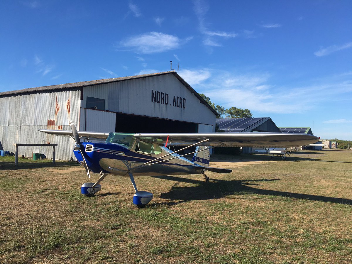 jmesure33's tweet photo. Étape à #RionDesLandes @LesLandes40 et Surprise : un #Cessna140 et #Luscombe8A côte à côte. Les faux jumeaux ✈️ qui faisaient la Une du magazine #AviaSport cet été https://t.co/vNP399BUwe