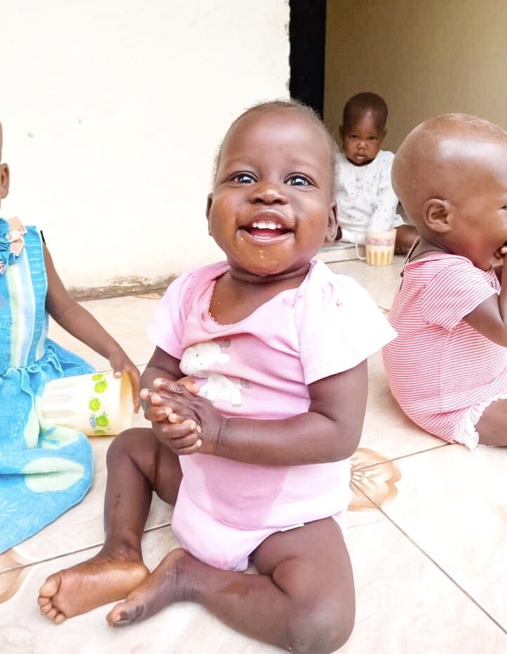 loveoneint's tweet photo. If you’re happy &amp; you know it clap your hands 👏👏 #love1sunday https://t.co/NHVDWXXrsl