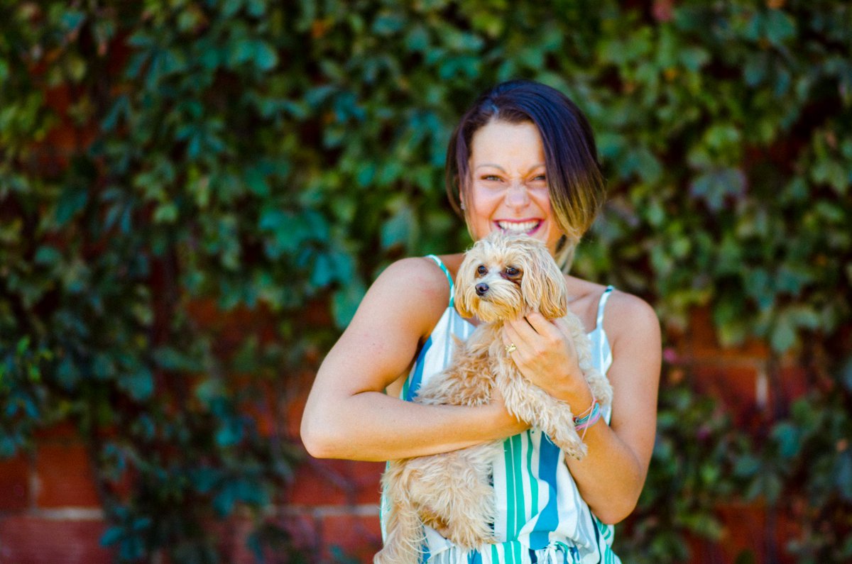 ciarabrookesing's tweet photo. I wouldn’t call myself an “animal person,” but our family’s sweet Sophie *always* makes me smile 🐶 #ciarabrookemusic #ciarabrooke #maltipoo #sophiethemaltipoo #familypet #tonkawaoklahoma #tonkawaok #popsinger #popartist #lifestylephotoshoot #summer2020 https://t.co/PNcxPjFIM8
