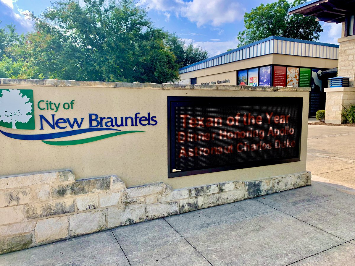 GGLawing's tweet photo. Looking a little different but every bit as exciting, tonight the 54th Annual @TxLegConf awards Astronaut Charlie Duke the 2020 Texan of the Year Award. #tospaceandbeyond https://t.co/6wFtAcdwQY