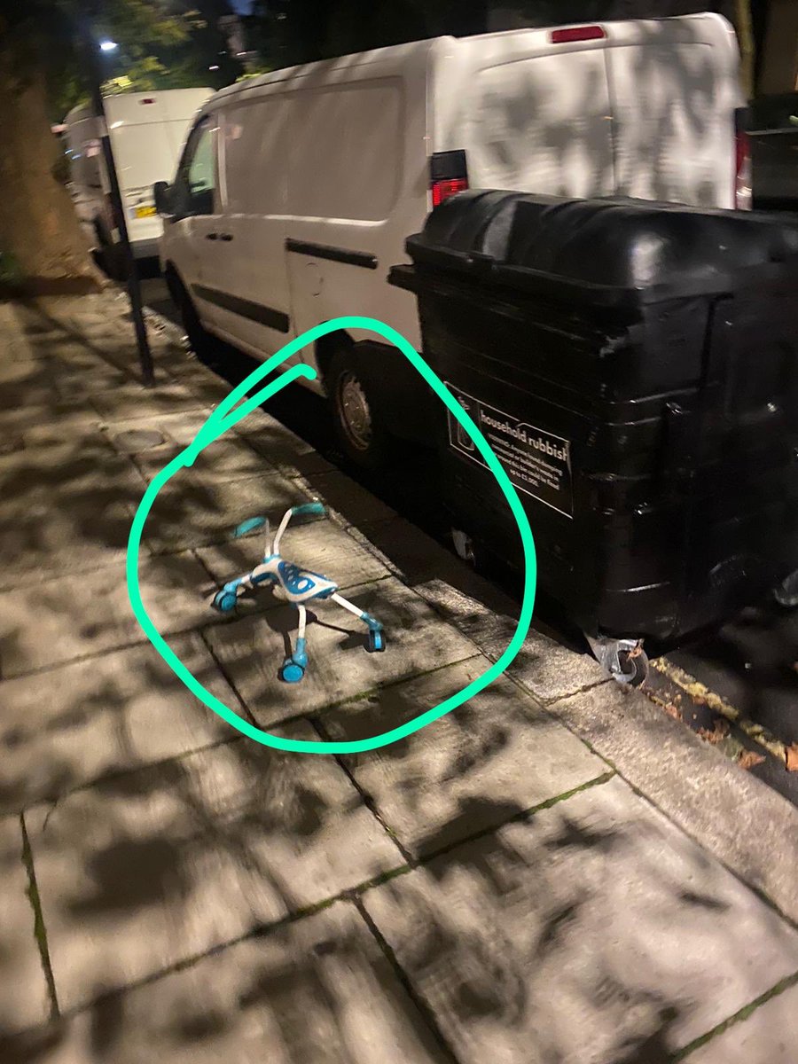docdidido's tweet photo. Is it a #giant #spider? Is it a #car? Is it a #motorcycle? Is it a #toy? All I know is that it is #flytipping in #maidavale. Even #babies start flytipping in #w9 at an early age. #keepmaidavaleclean #london #mywestminster https://t.co/L0tpZGUh4u