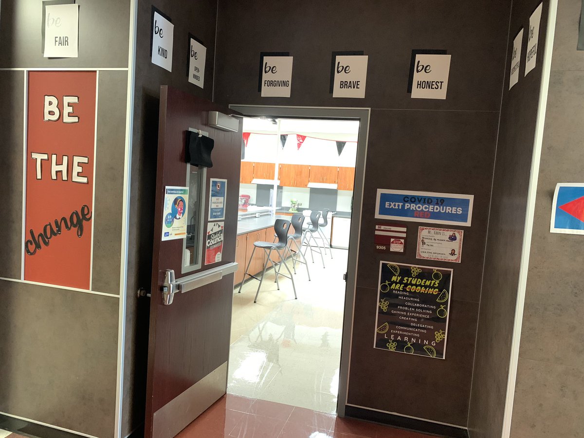 MsHahnMHS's tweet photo. Things look a bit different this year, but we are taking every measure we can to help keep everyone safe and healthy! Can’t wait to see my students in person Tuesday! https://t.co/9NLag75hy1