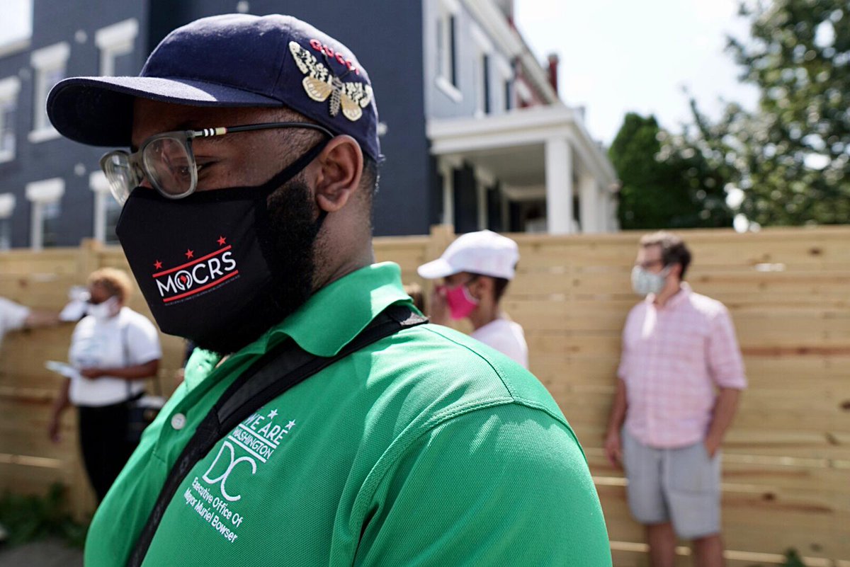 MayorBowser's tweet photo. From sidewalks that need repair to alleys that need a sweep, reach out to our @DCMOCRS for help!

Today, they joined community partners to walk North Capitol St NE and address community concerns.

#BackToBasicsDC https://t.co/6Cb94D7tY0