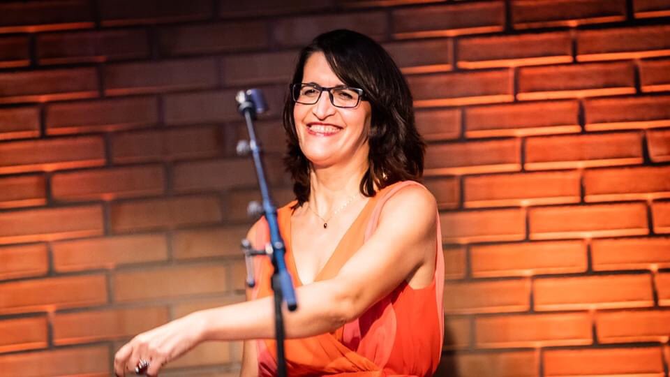 sakinateyna's tweet photo. Me şeva berê li bajarê Viyanayê konsertek pirr xweş li darxist. Em spasiya xwe ji kesên ku me tenê nehîştin re dikin. Ji bo suretên konserta me em spasiya xwe Georg Cizek-Graf re dikin!
#livemusicphotography #kurdishmusic #contemporarysound @TASpittelberg https://t.co/p5mcDhXBsN
