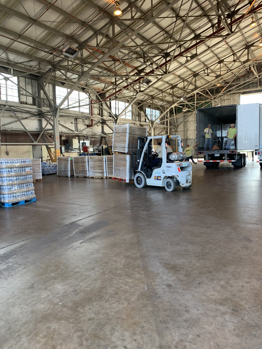 EnglandAirpark's tweet photo. England Airpark/AEX is proud to be a regional staging hub for supplies for local government agencies, communities and residents. Thank you to all who have gone above & beyond to assist in the recovery efforts of Hurricane Laura! #CenlaStrong #EnglandAirpark #FlySafeAEX #FlyAEX https://t.co/w8TUqIrIB6