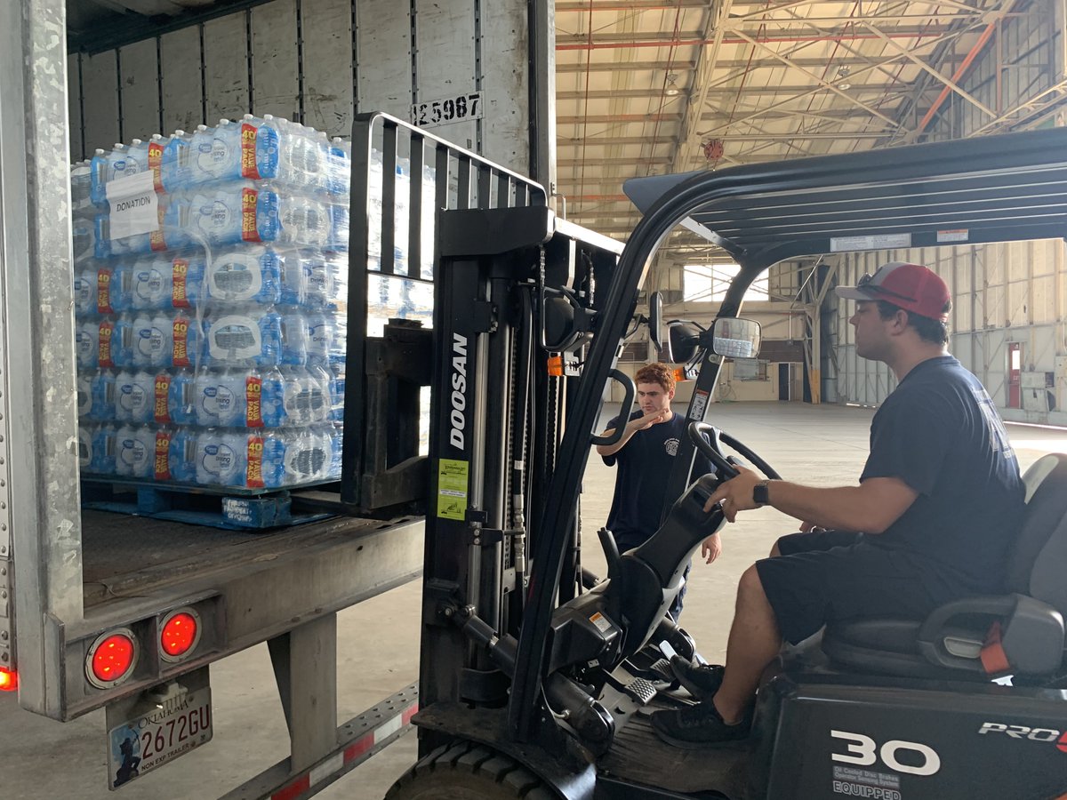 EnglandAirpark's tweet photo. England Airpark/AEX is proud to be a regional staging hub for supplies for local government agencies, communities and residents. Thank you to all who have gone above & beyond to assist in the recovery efforts of Hurricane Laura! #CenlaStrong #EnglandAirpark #FlySafeAEX #FlyAEX https://t.co/w8TUqIrIB6