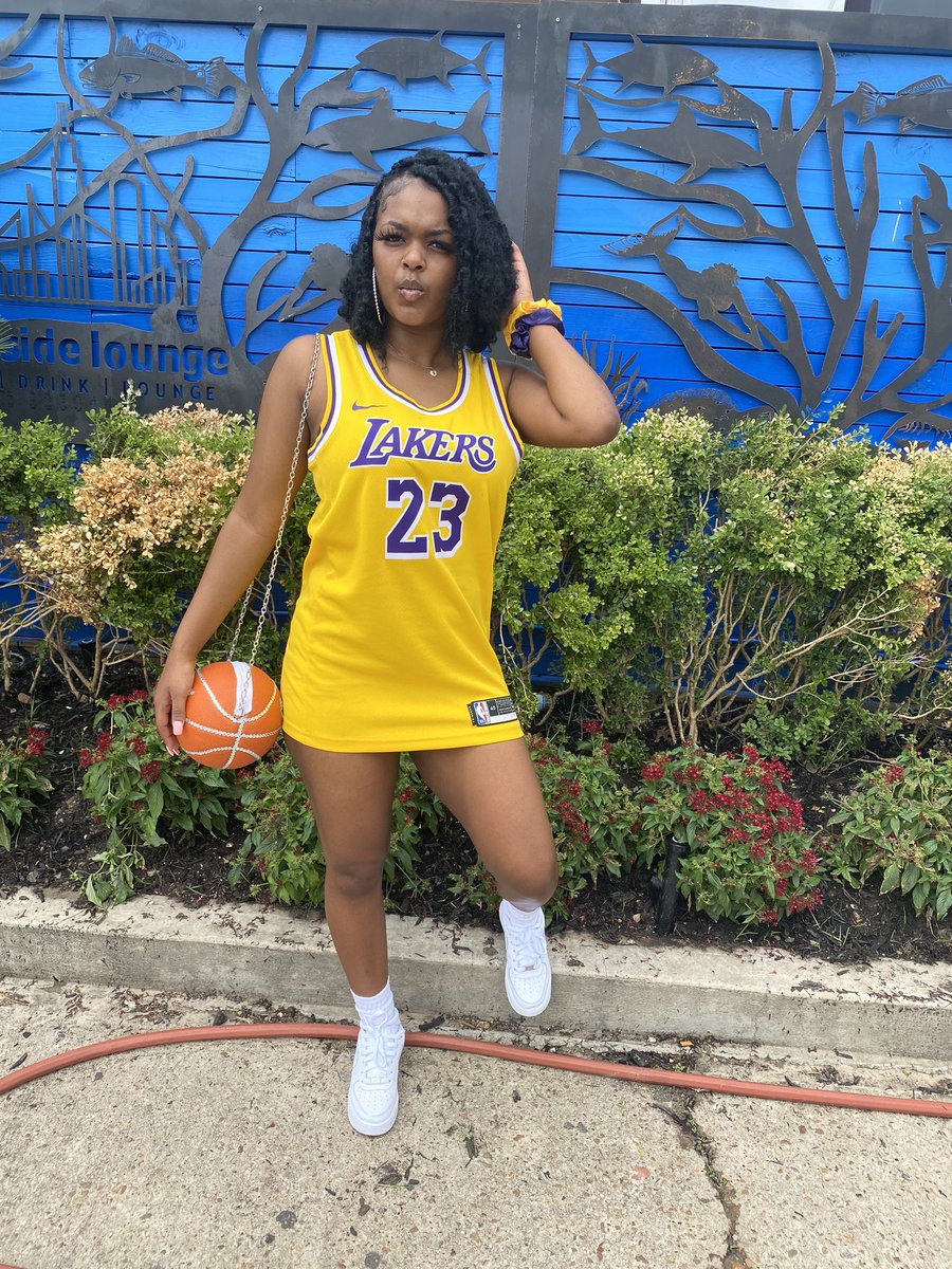 Kayblowstacks_'s tweet photo. baller time..🏀🛍 https://t.co/EFZJSaGJu0