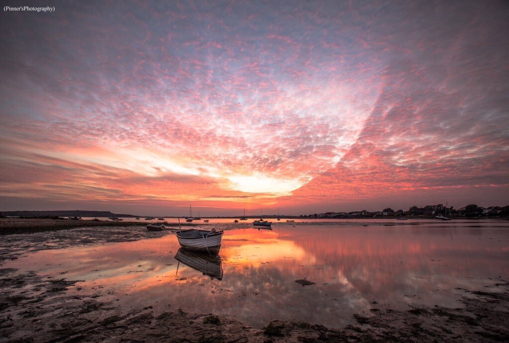 Matt_Pinner's tweet photo. Looking to add some colour to your home ? 🏠 

Prints / canvas are available here 
👇
https://t.co/UgeQpoyCPS https://t.co/djcfsIFG0c