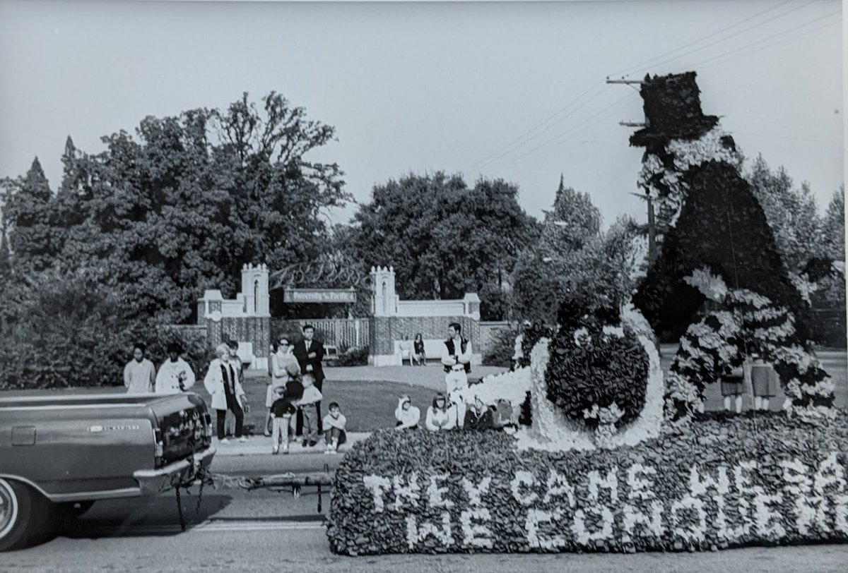 PacificLibrary's tweet photo. Homecoming is approaching Tigers! π― Make sure to register at https://t.co/8xxoAZNdDd! Get ready for all the fun-filled virtual events. We're throwing it back to some floats from the past to celebrate all the festivities to come! #PacificHC #TBT #UOPacific https://t.co/hTknJzKHFd