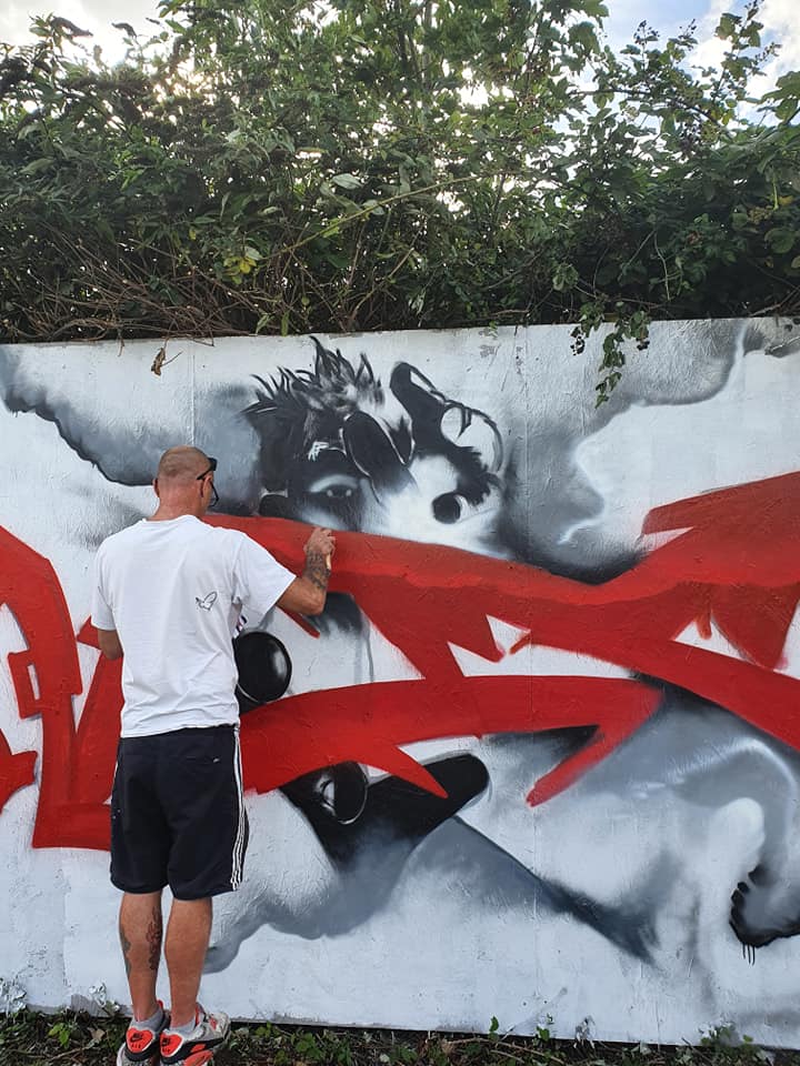 jonfcousins's tweet photo. “30 graffiti artists all together in one super artistic happening!”
#Glastonbury’s (unofficial) SOS4 #sprayjam on the ‘Aldi Wall’ with Jewelz Orme + Styles Of Somerset

#graffiti #streetart #streetartglastonbury #art #spraycanart #glastonburymuraltrail

Photos Cllr @BrianOutten https://t.co/O8BTXVg5IZ