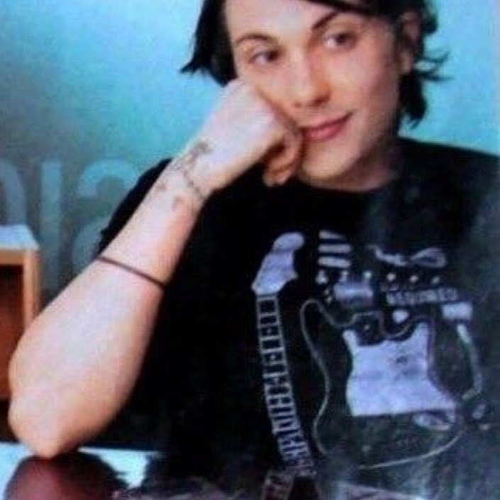 Frank Iero exuding girlfriend energy - a thread